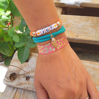 Ibiza armbandenset Juf letterkralen kleurrijk