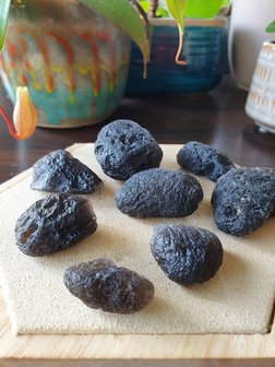 Agni Manitite|Pseudo Tektiet|Pearl of Fire edelsteen|Medium 3-5cm