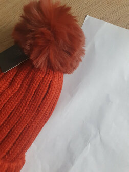 Warm women&#039;s beanie Furry|Rust brown red|Knitted hat|faux fur pompon