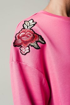 Scarfz roze cropped sweatshirt geborduurde roos patch