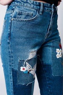 Scarfz-denim-mom-spijkerbroek-met-doek-en-bloemdetail-embroidery