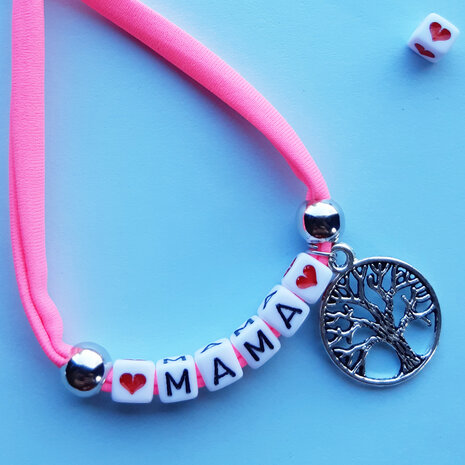 Roze letterarmband Mama