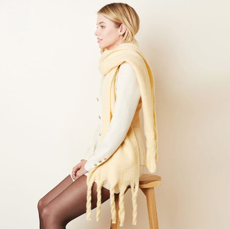 Warme damessjaal Between beige