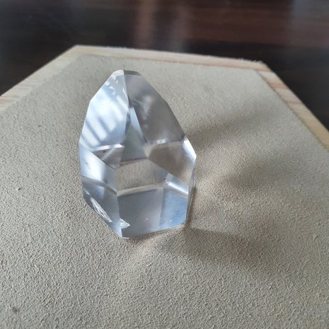 Bergkristal geslepen punt nr 1|AA kwaliteit|35 x 30 x 25 mm