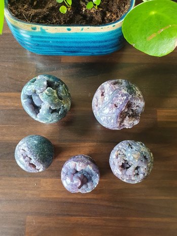 Druif Agaat Bol|Edelsteenbol|A-Kwaliteit|Grape Agate|Medium 5-6cm