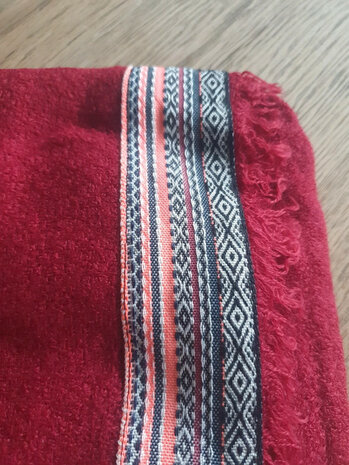 Square women's scarf Colourful Rows|Square shawl|Red|Aztec border