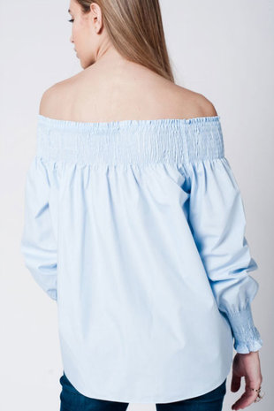 Scarfz-blauwe-off-shoulder-overhemdblouse-met-lange-mouwen achterkant